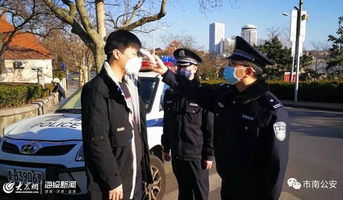 這就是山東|青島民警張為偉：站上防疫一線成功勸返湖北車輛 卻顧不上照料生病的女兒