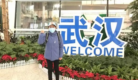 「戰疫日記」梁超超凌晨四點上崗，擔任組長，護理9歲小孩落淚