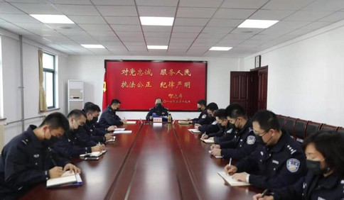 脚扭伤拄拐也要上！边防支队打响疫情防控阻击战