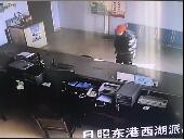 放下錢就走！日照環衛工大爺捐1.2萬！“為白衣天使加一點油”