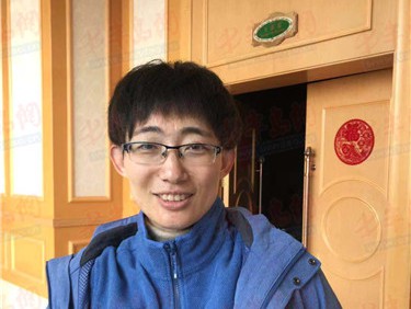 青岛援鄂医疗队队员孙晓娜：防护服下汗水浸湿了头发