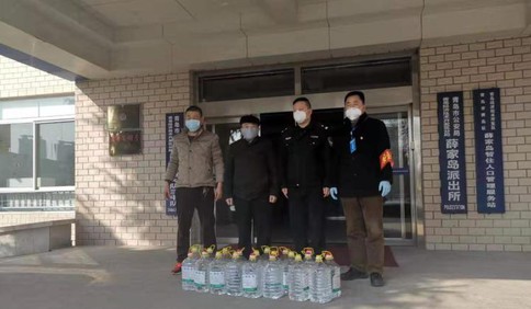 助力疫情“阻擊戰”！熱心市民向開發區警方捐贈酒精