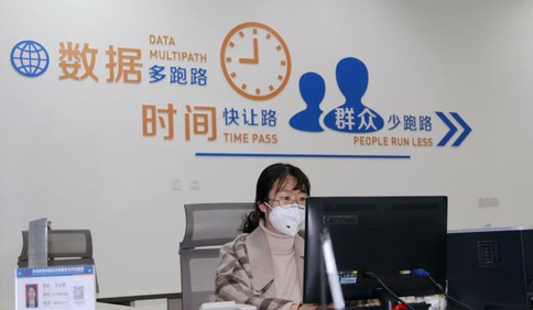 青岛西海岸新区：事从“网上走”， 严控“人传人”