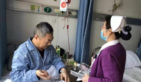 这就是山东|抗“疫”连轴转他倒在路上 青岛综合执法人姜宏病床上输血三天毅然上岗