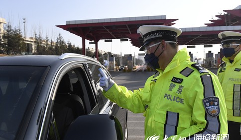 这就是山东| 开辟检疫“绿色通道”、连续奋战7个昼夜 青岛交警全力打好防“疫”阻击战