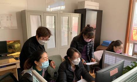 她們是哺乳期媽媽、準(zhǔn)新娘、父親病床前的女兒……更是疫情防控一線的“娘子軍”