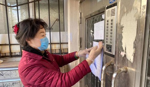社區(qū)“鐵娘子”：疫情不退我不退！