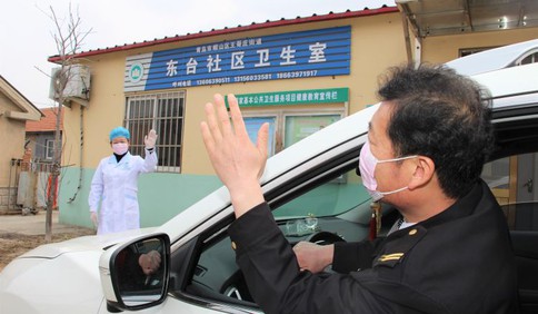 丈夫開公交，妻子當醫生，夫婦倆連續12天隔空在“逆行”中向前