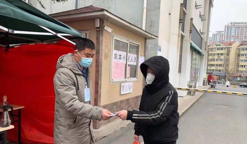 一线探访丨青岛先锋的战疫②：“铁骨”见初心，柔情化人心