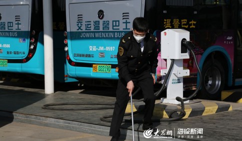 为爱逆行！青岛107路公交驾驶员张正熙守在战“疫”前线