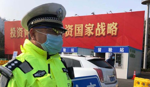 你在一线奋战，我到社区防控，—夫妻并肩作战抗击疫情