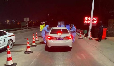 泡面充饥、和衣而眠，他们是寒夜中的最美“逆行者”