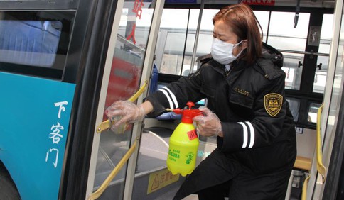 退休前赶上疫情，女路队长要站好最后一班岗