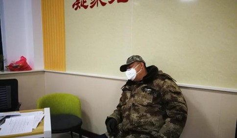 “最美睡姿”再现朋友圈