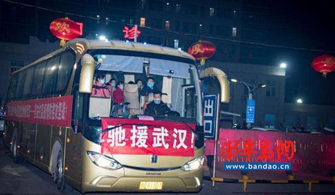 膠州中心醫院26名醫護人員星夜馳援武漢
