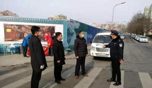 抗“疫”在前，他忍著病痛沖在一線