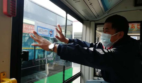 清潔消毒抗疫情，乘坐公交需注意
