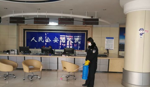 醫院里看完患病老父親  硬核民警轉身投入戰“疫”
