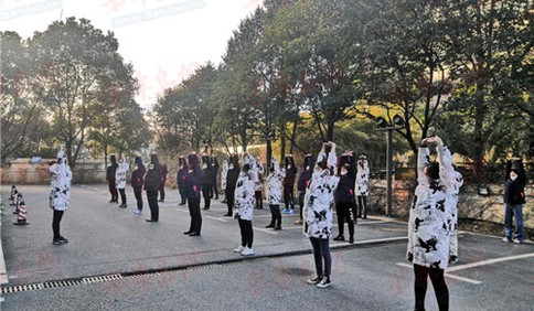 青島支援武漢醫療隊已抵達 連夜召開會議“排兵布陣”