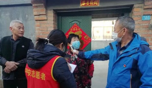 66歲老黨員心系居民，沖鋒一線