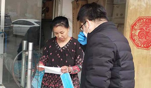 優先關愛困難群體，免費發放防疫物資