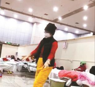在方艙醫(yī)院生活方便嗎？患者：在家都沒吃這么好