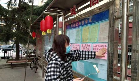 “把關(guān)人”、“心理咨詢師”、“快遞員”……這些“紅馬甲”身兼數(shù)職與時(shí)間賽跑