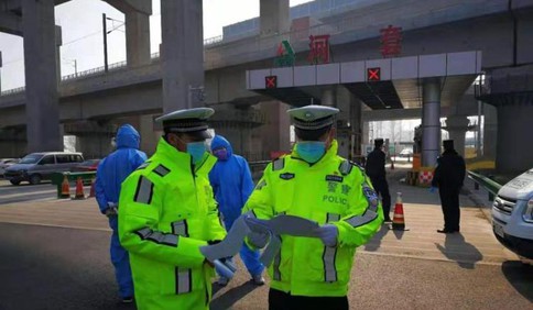 高新交警刁正軍：等疫情結束 就去給父親磕頭賠罪