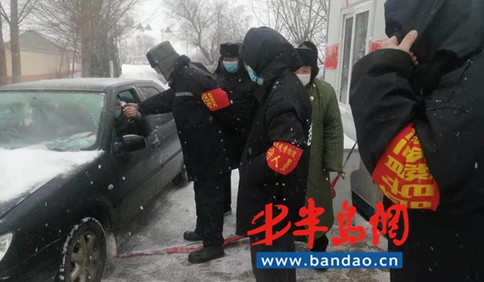 膠州“戰(zhàn)疫”丨膠西“雪戰(zhàn)”筑牢疫情防控的“防護墻”