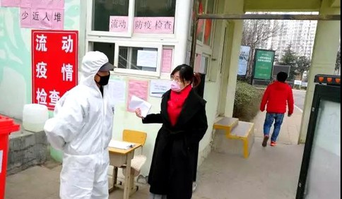 手術(shù)后才10天，她毅然沖到疫情防控一線