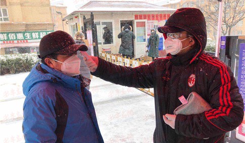青島市李滄區稅務局黨員志愿者：雪中戰“疫”最美