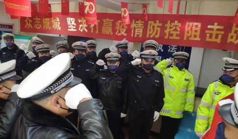 黨旗在前，有“疫”必戰(zhàn)——交警威海路中隊(duì)指導(dǎo)員周鋼