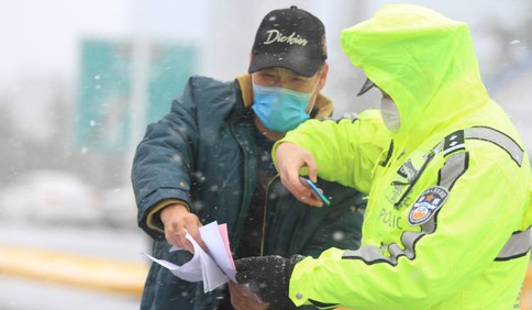 做防疫最美“逆行者”，黨員身影在前沿——青平高速公路大隊副大隊長李信剛
