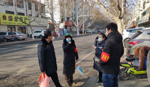 每天步行穿梭大街小巷，她是防控“疫”線上的“鐵娘子”
