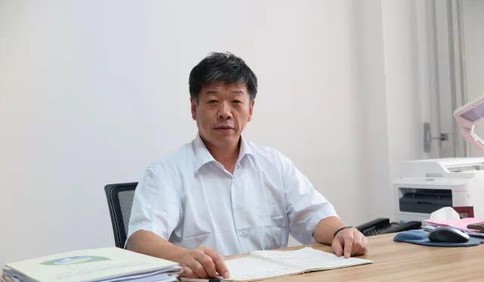 青島十九中校長薛風樓：“宅”家踐行“十個一”，學業、體質都跟上