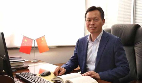 青島二中分校校長嚴賢付：發揮互聯網+教學優勢，開展“一生一策”個性化輔導