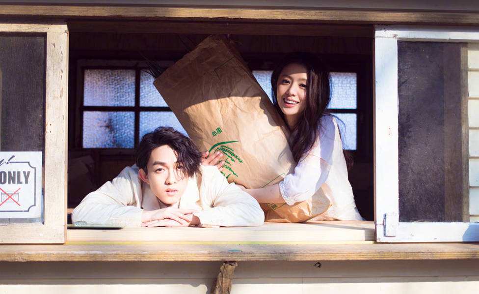 [丁文琪]丁文琪给儿子讲睡前故事 酷比笑到眼睛眯成一条线