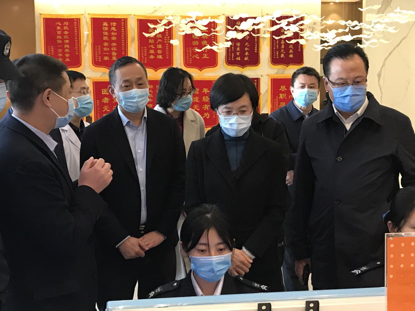 医学观察：最美崂山人 以人为本精准防控树立集中医学观察样板