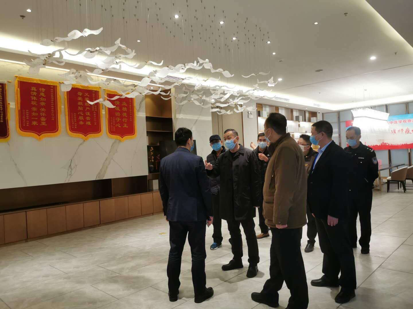 医学观察：最美崂山人 以人为本精准防控树立集中医学观察样板