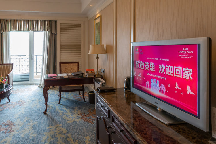 「白衣天使」探访青岛援鄂队员隔离休整酒店：300余间最豪华客房专为白衣天使准备