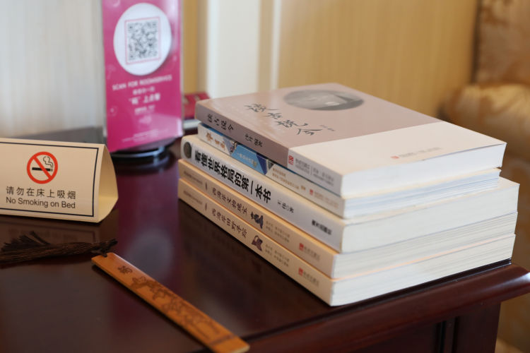 「白衣天使」探访青岛援鄂队员隔离休整酒店：300余间最豪华客房专为白衣天使准备