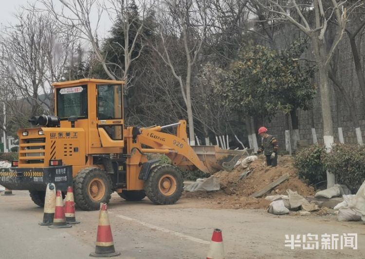 「复工」青岛市区不少建筑工地、道路施工及园林绿化现场施工人员复工忙