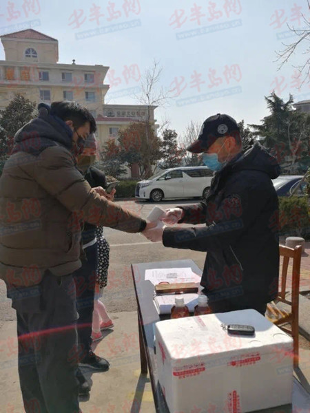 『坚守岗位』金家岭街道王家麦岛社区朱光法：坚守岗位 尽责有担当