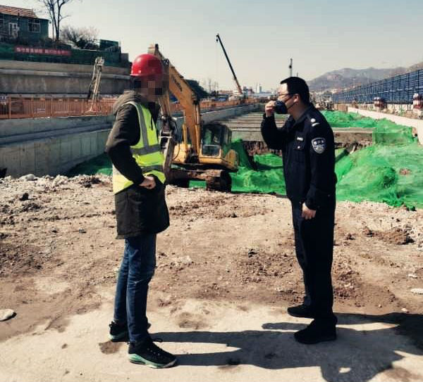 「复产」青岛崂山交警走进中铁开展文明礼让斑马线宣讲活动