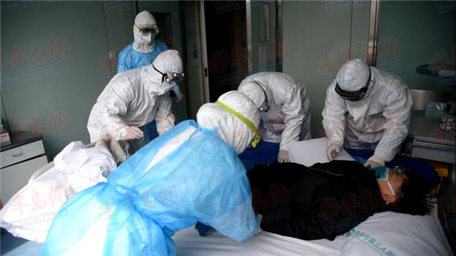「脑卒中」新冠肺炎患者突发脑卒中 青岛三医开展应急处置演练