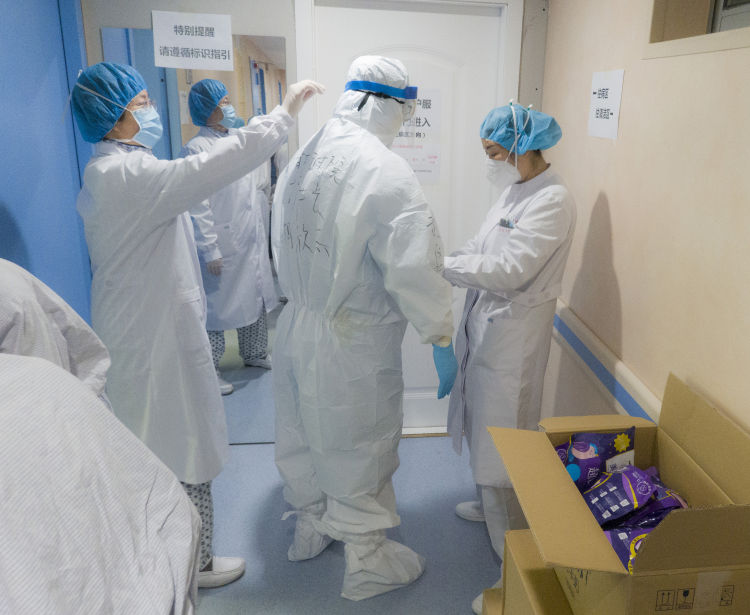 【青大】青大附院援鄂护士胡欣杰：敬畏生命 践行当代男护士执着与担当