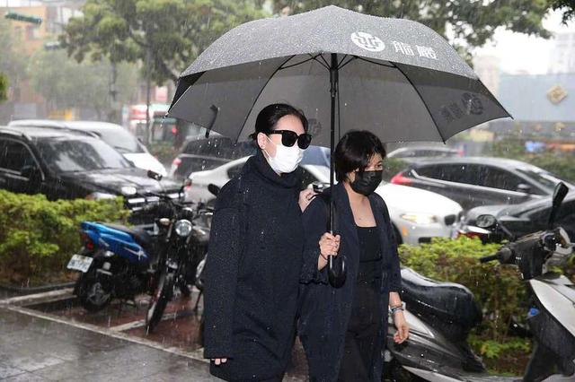 #劉真#劉真靈堂開放吊唁 小S冒雨追悼劉真林熙蕾哽咽安撫辛龍