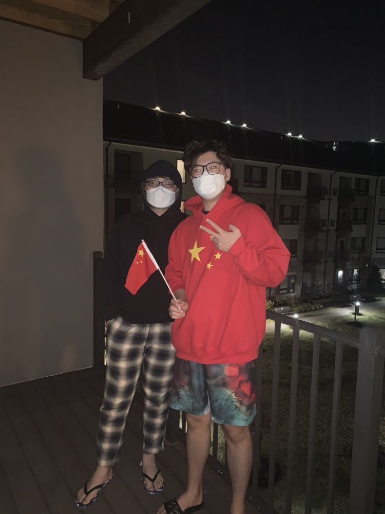 「深读」海外华人留学生抱团“战疫”：青岛学子异国伸援手“收留”外国同学