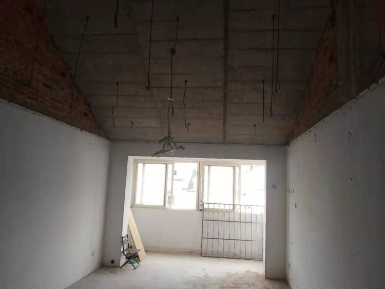 两室■第43届半岛装修节：50㎡“阁楼房”两室变三室 实现三代同住