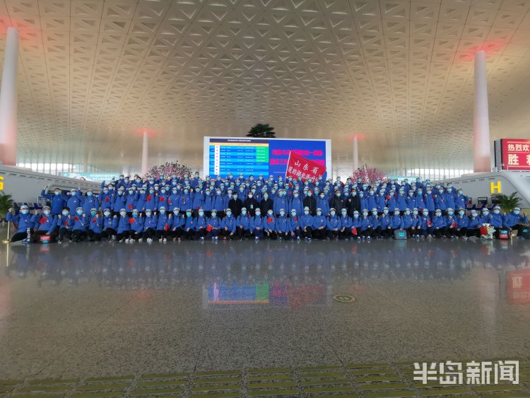 「山航」314位英雄凯旋 医疗队员空中作画送给助力战“疫”的山航机组